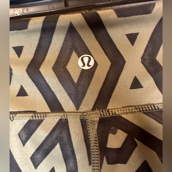 Lululemon leggings size 2 - Picture 4 of 6